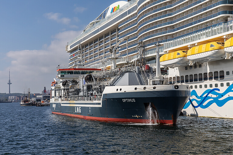 BowWave Consulting - Schiff am Hafen